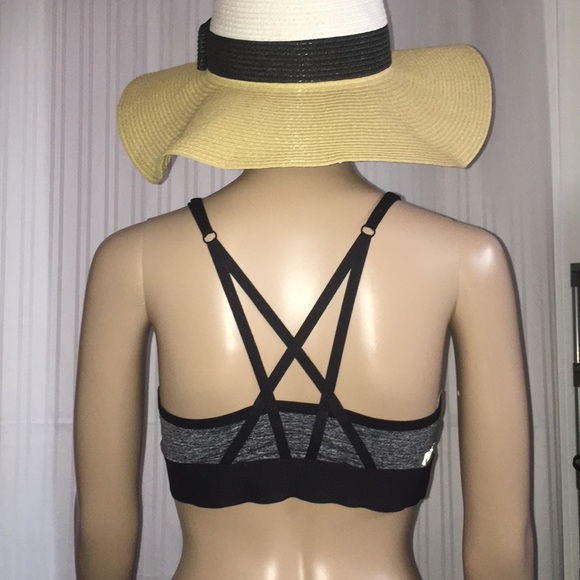 New Victoria's Secret Pink Ultimate Sports Bra - Picture 3 of 8